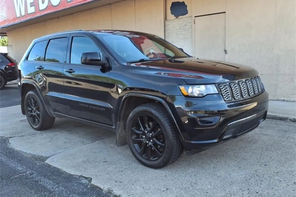 2018 Jeep Grand Cherokee Altitude photo 1