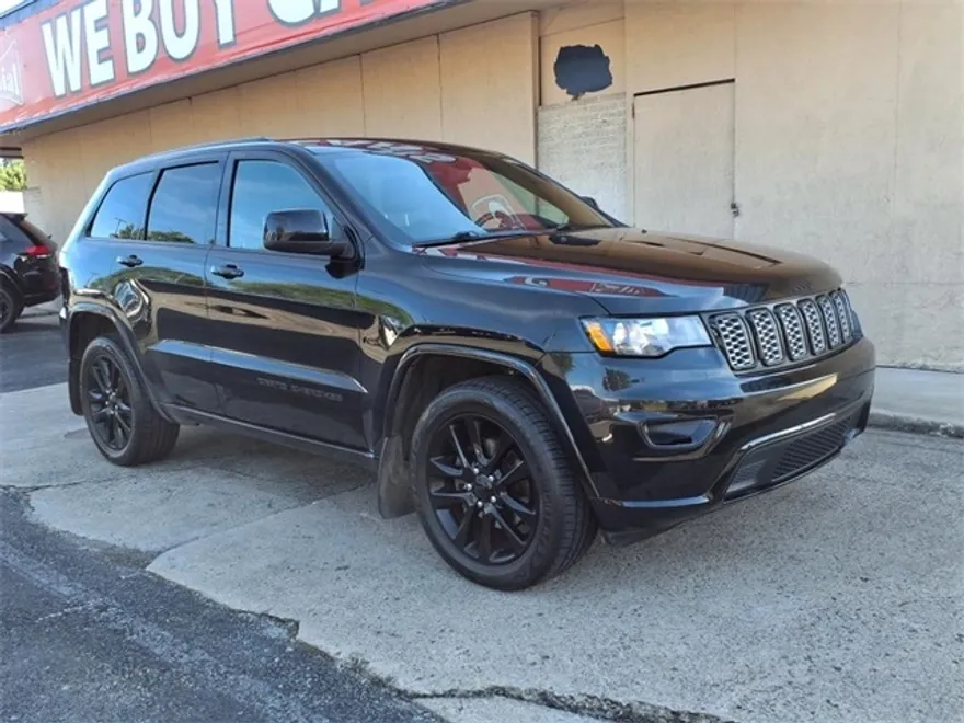 2018 Jeep Grand Cherokee Altitude photo 1