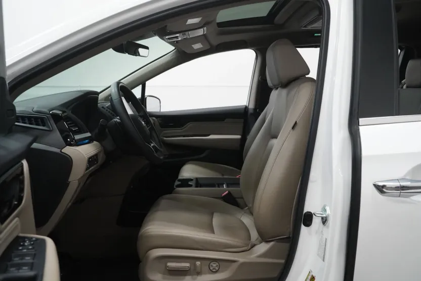 2023 Honda Odyssey Touring photo 1