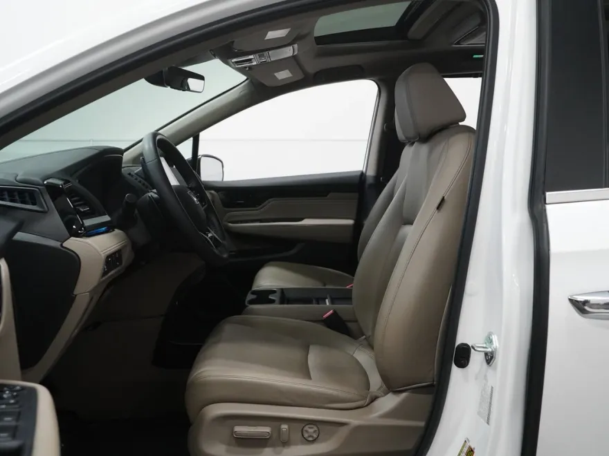 2023 Honda Odyssey Touring photo 1