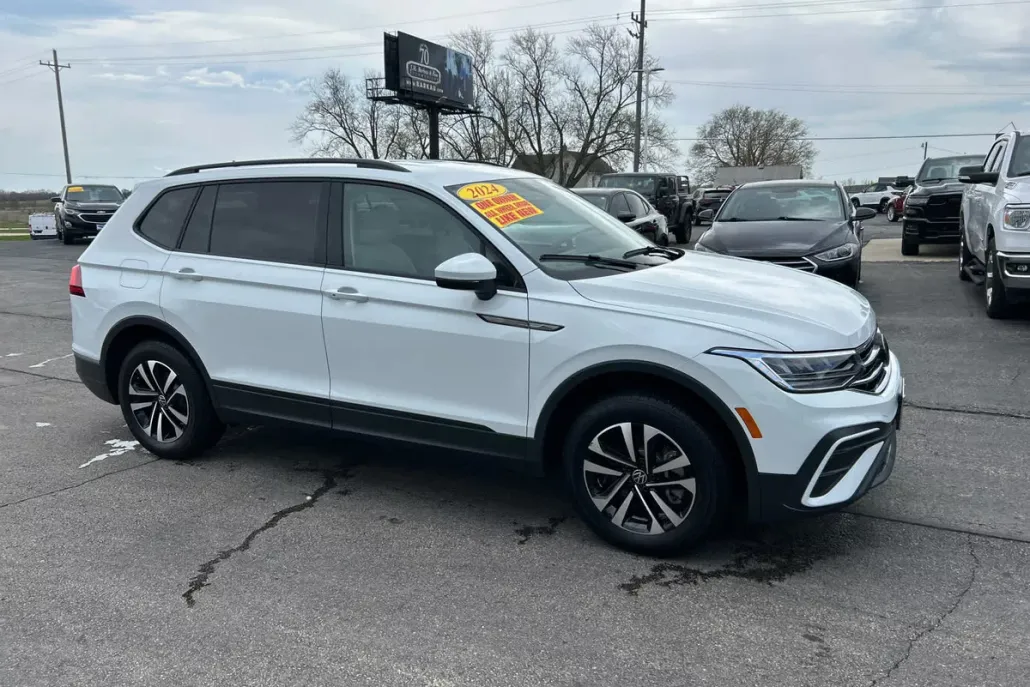 2024 Volkswagen Tiguan S photo 1