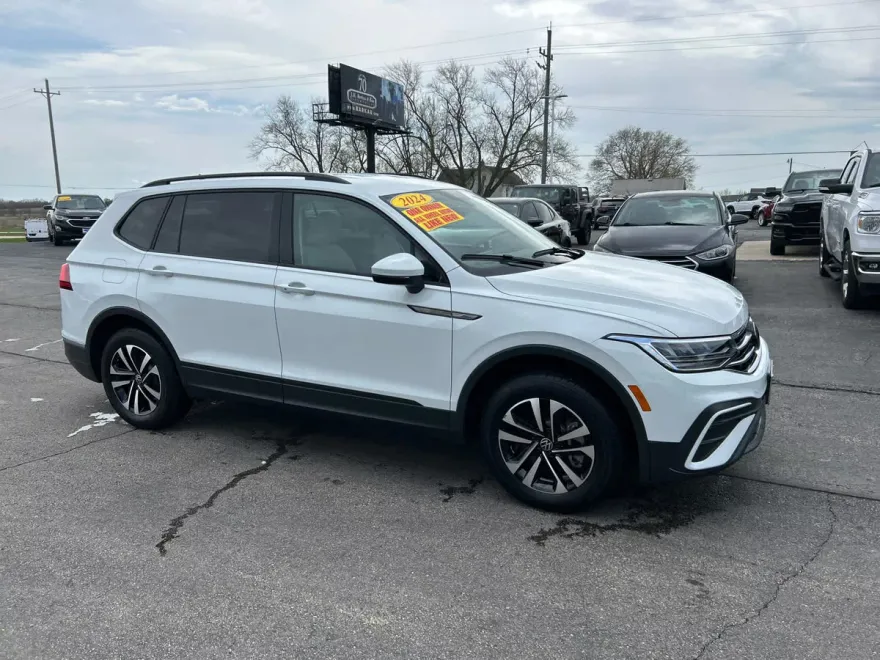 2024 Volkswagen Tiguan S photo 1