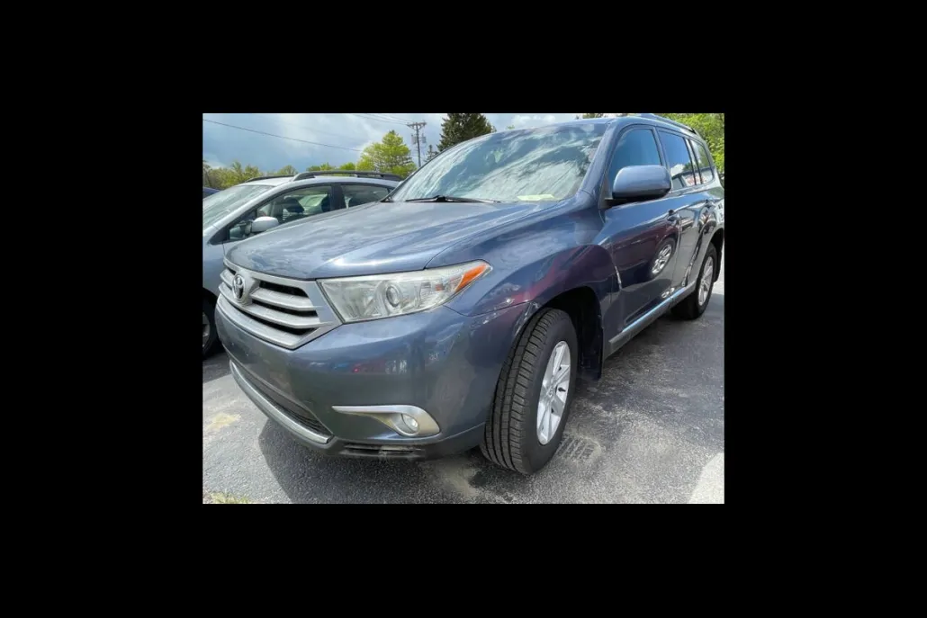 2013 Toyota Highlander Base photo 1