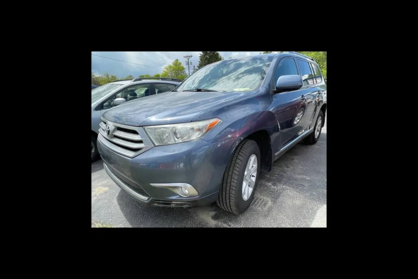 2013 Toyota Highlander Base photo 1