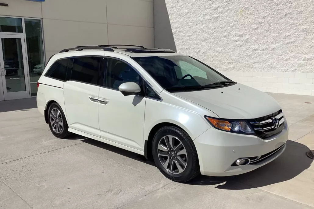 2014 Honda Odyssey Touring photo 1