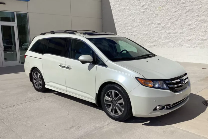 2014 Honda Odyssey Touring photo 1