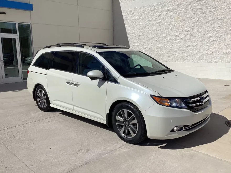 2014 Honda Odyssey Touring photo 1