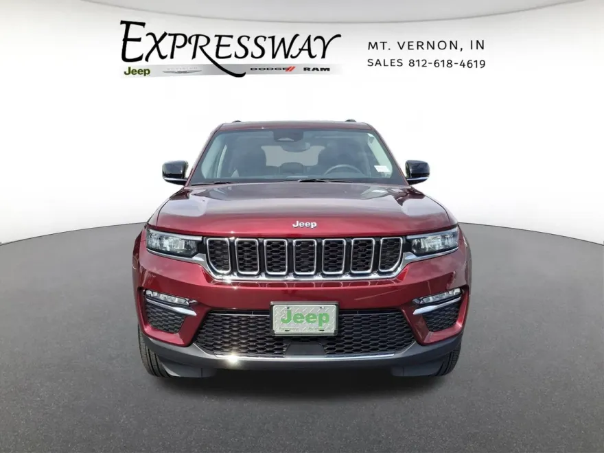 2023 Jeep Cherokee Base photo 1