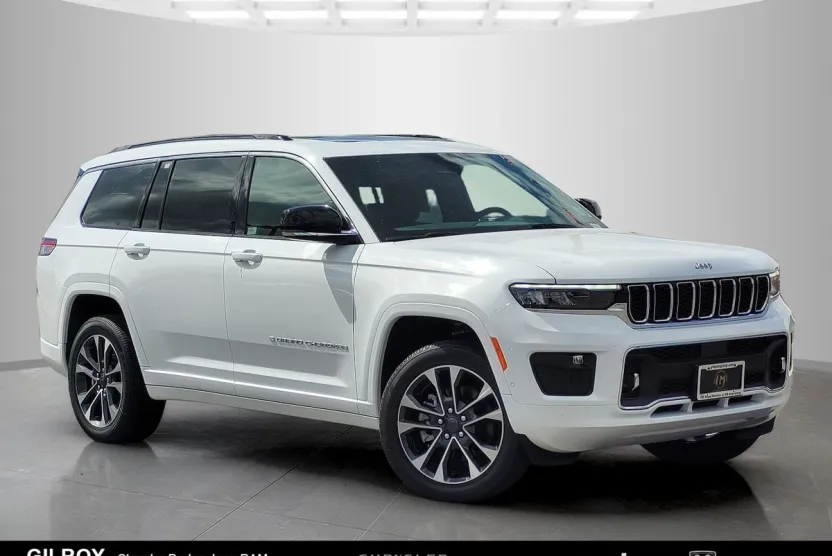 2025 Jeep Grand Cherokee Overland photo 1