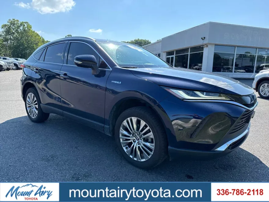 2021 Toyota Venza XLE photo 1