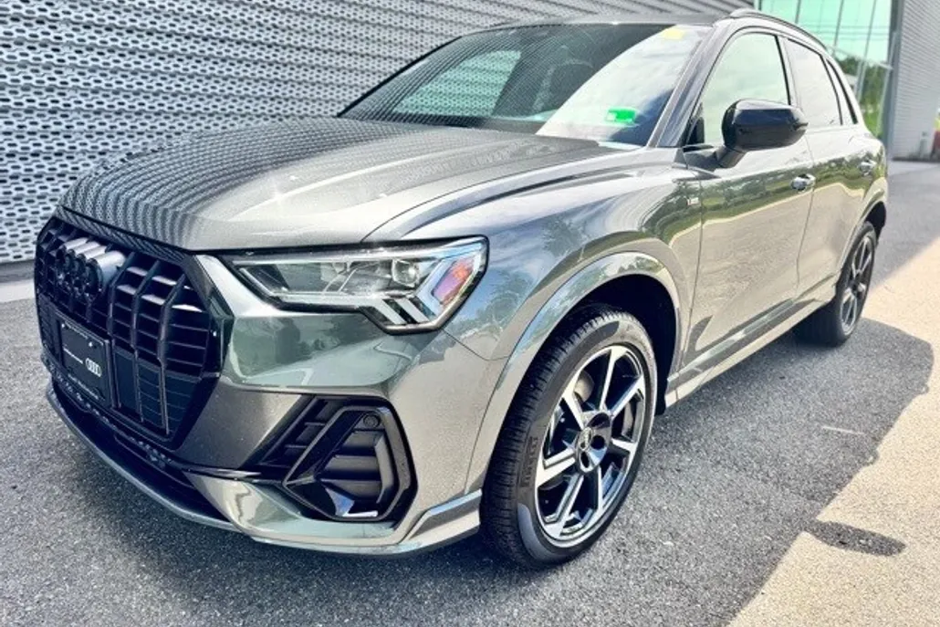 2025 Audi Q3 S line Premium Plus photo 1