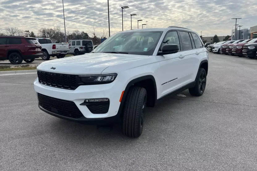 2025 Jeep Grand Cherokee Limited photo 1