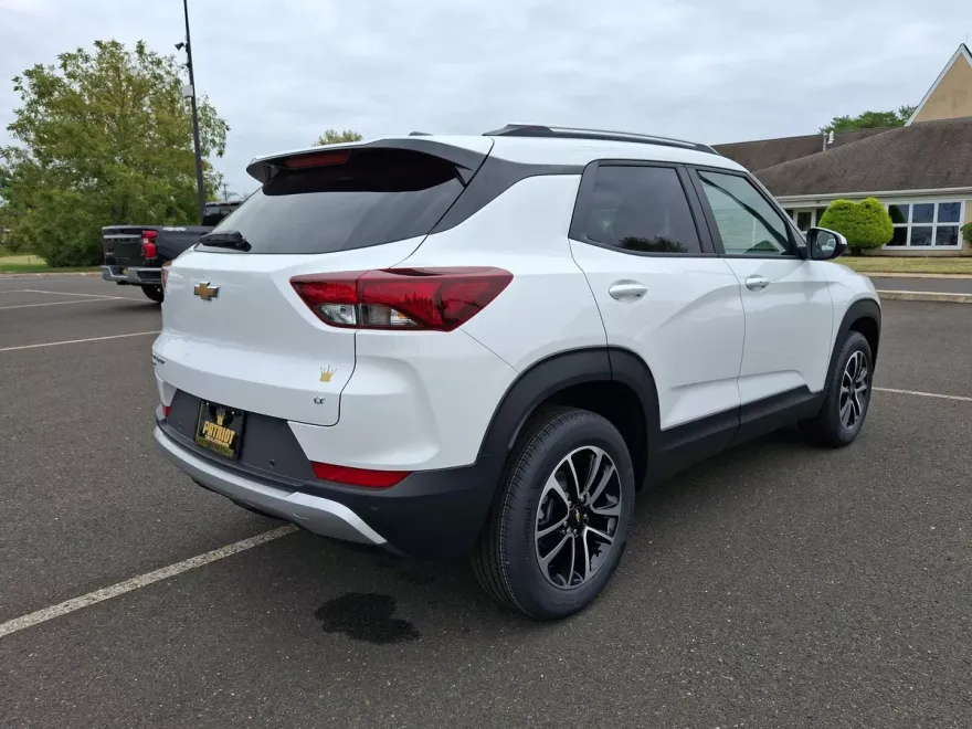 2026 Chevrolet Trailblazer LT photo 2
