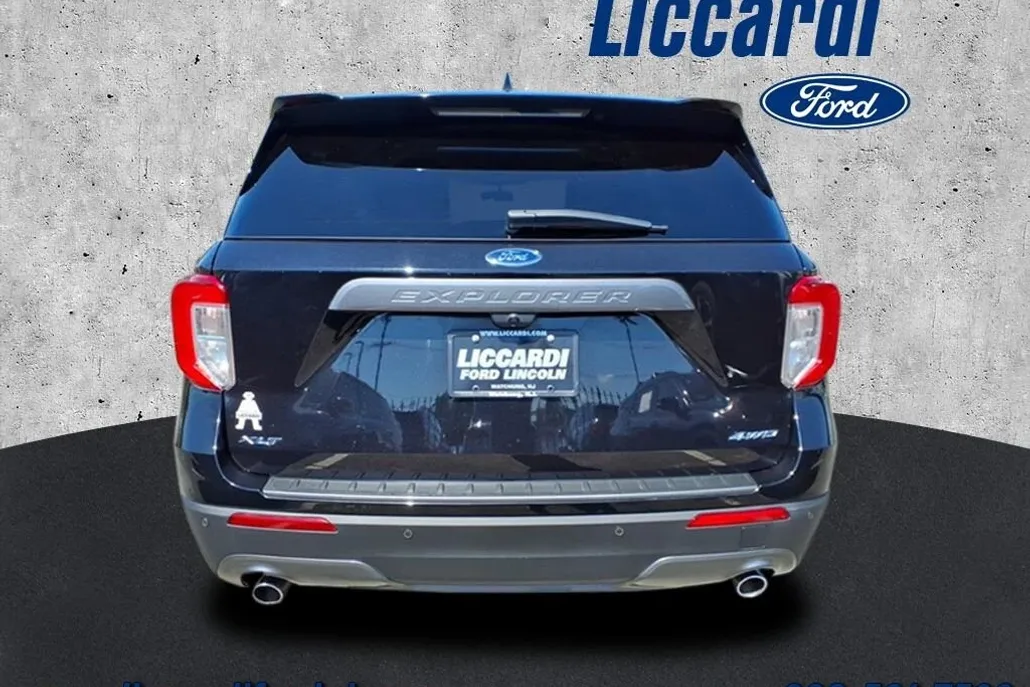 2022 Ford Explorer XLT photo 1