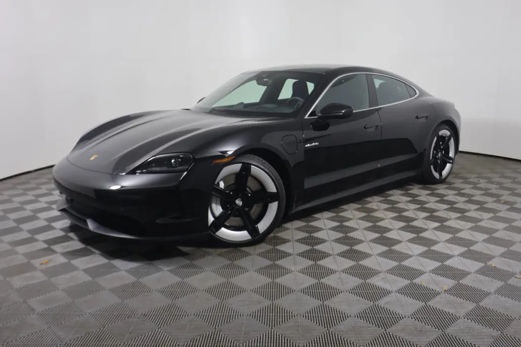 2025 Porsche Taycan 4S photo 1