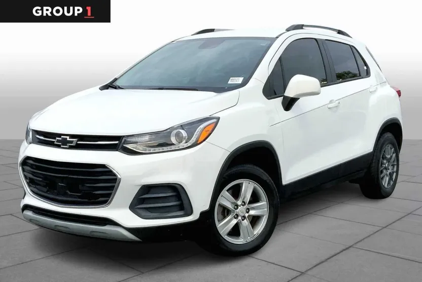 2022 Chevrolet Trax LT photo 1