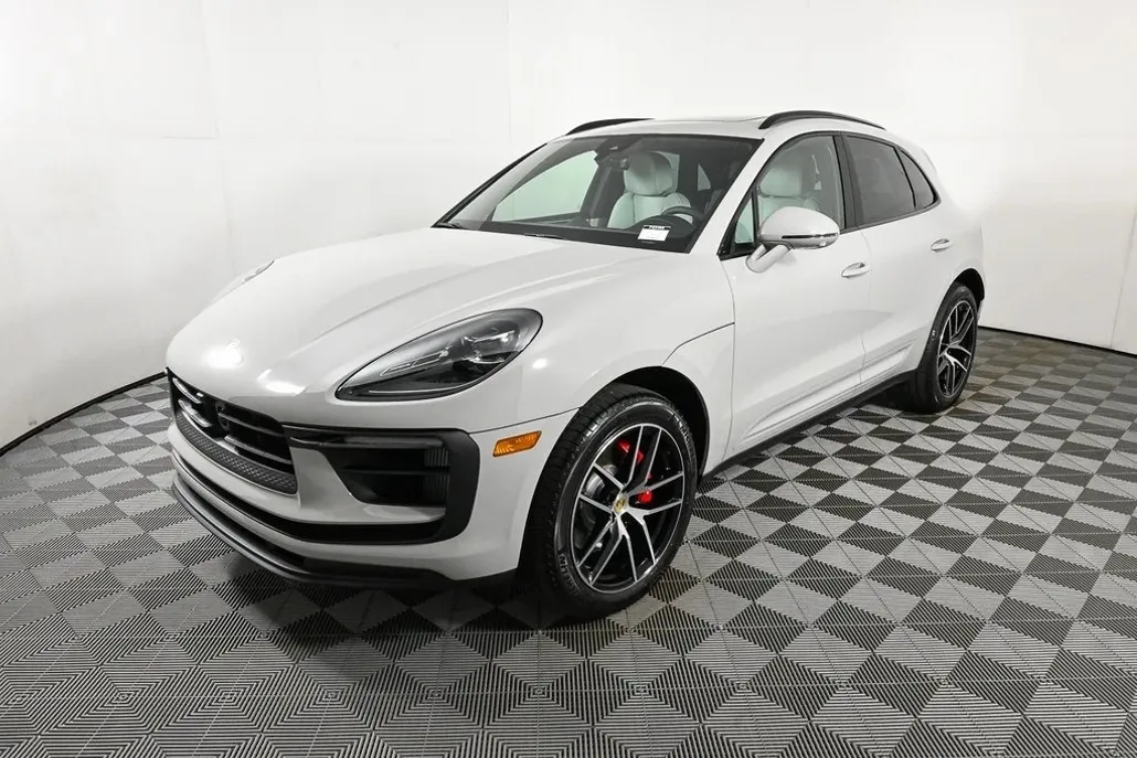 2026 Porsche Macan S photo 1