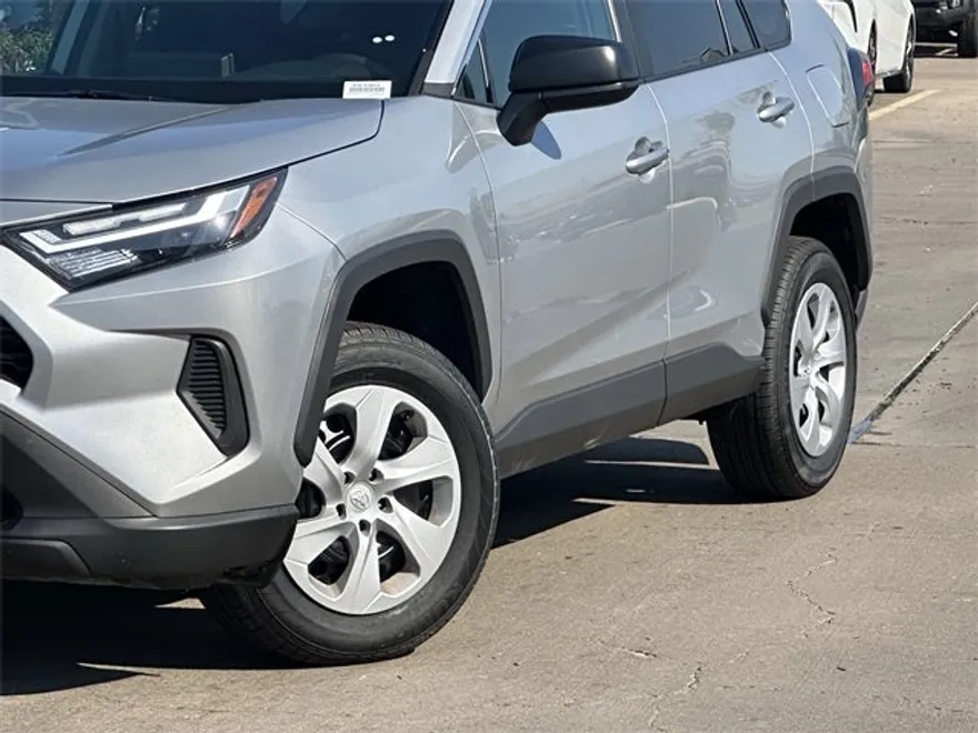 2024 Toyota RAV4 LE photo 1