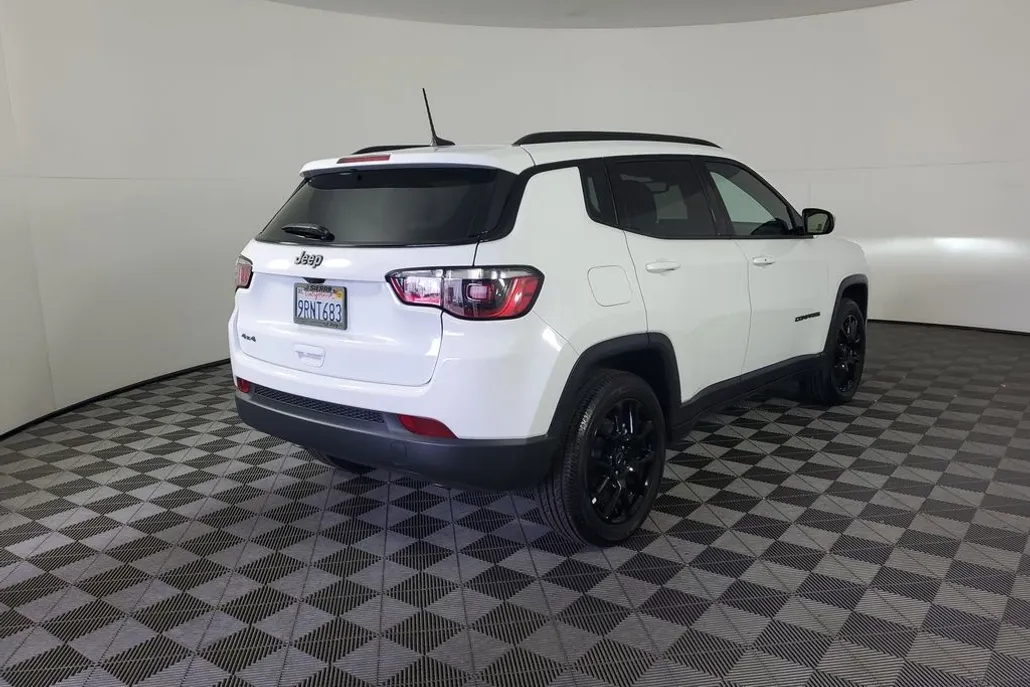 2025 Jeep Compass Latitude photo 1