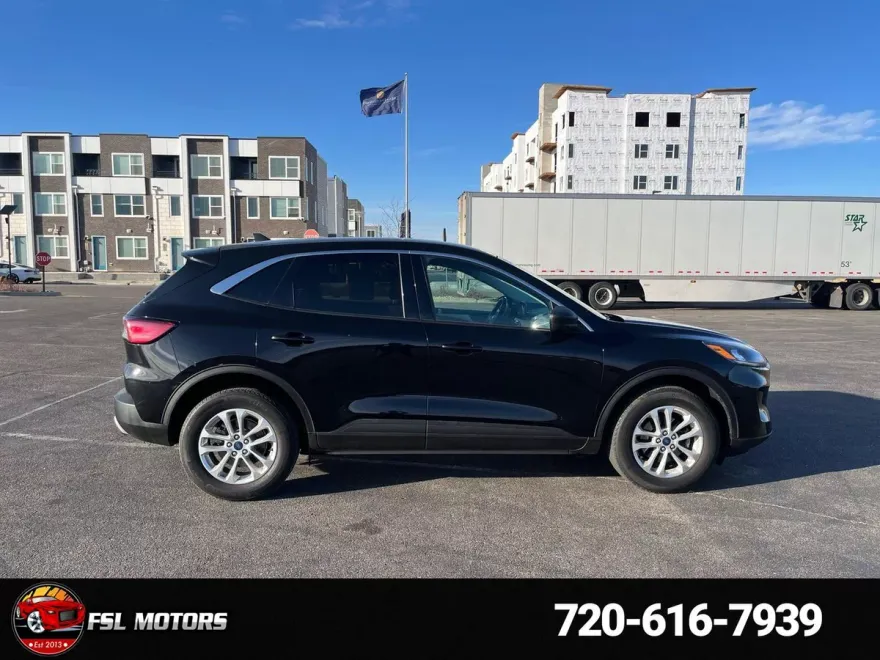 2022 Ford Escape SE photo 1