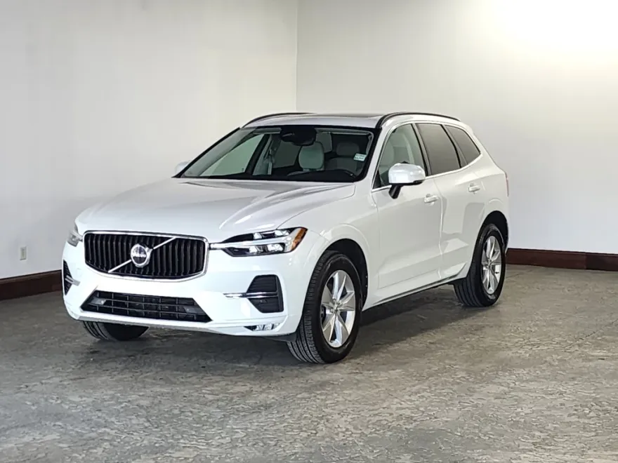2022 Volvo XC60 B5 Momentum photo 1