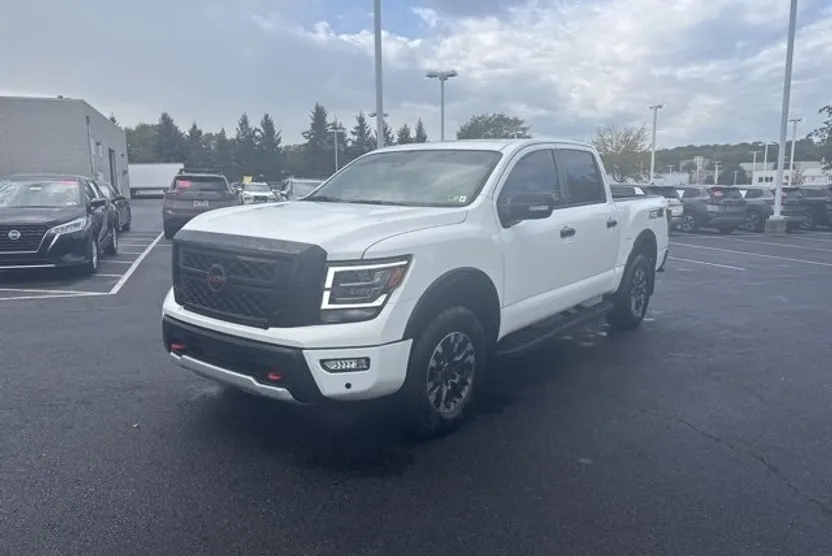 2024 Nissan Titan Crew Cab PRO-4X photo 1