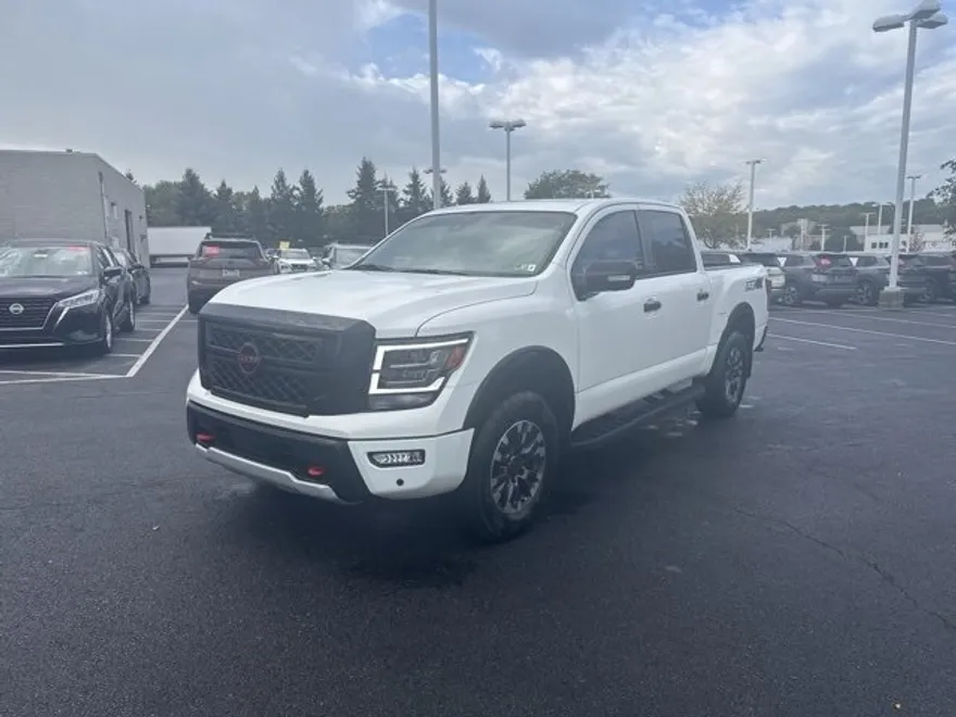 2024 Nissan Titan Crew Cab PRO-4X photo 1