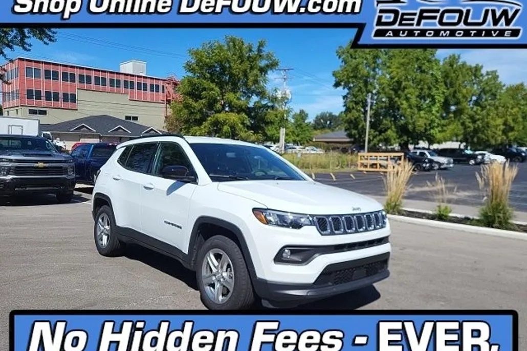 2024 Jeep Compass Latitude photo 1