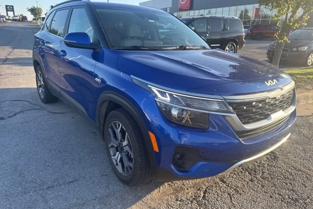 2022 Kia Seltos EX photo 1