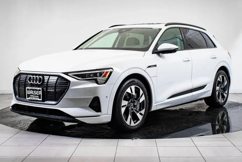 2022 Audi e-tron Premium photo 1