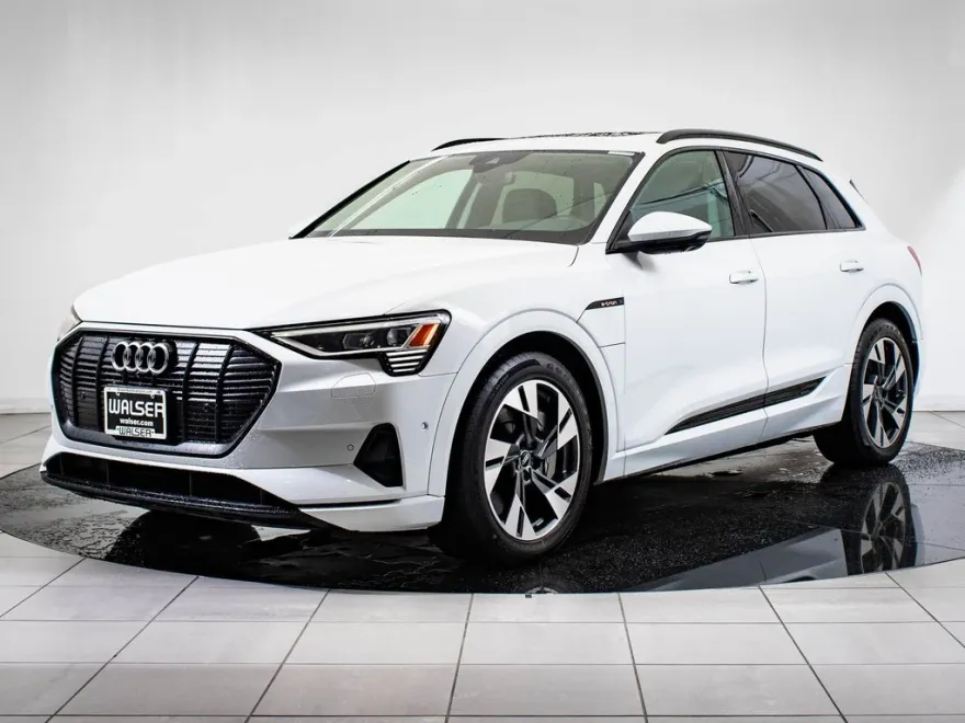 2022 Audi e-tron Premium photo 1