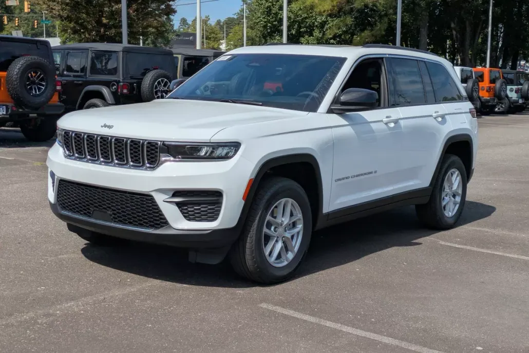 2025 Jeep Grand Cherokee Laredo photo 1