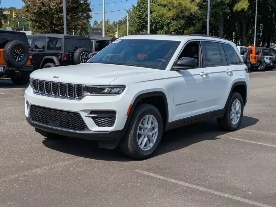 2025 Jeep Grand Cherokee Laredo photo 1