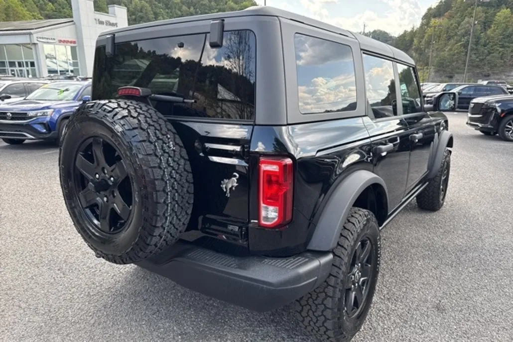 2024 Ford Bronco Black Diamond photo 1
