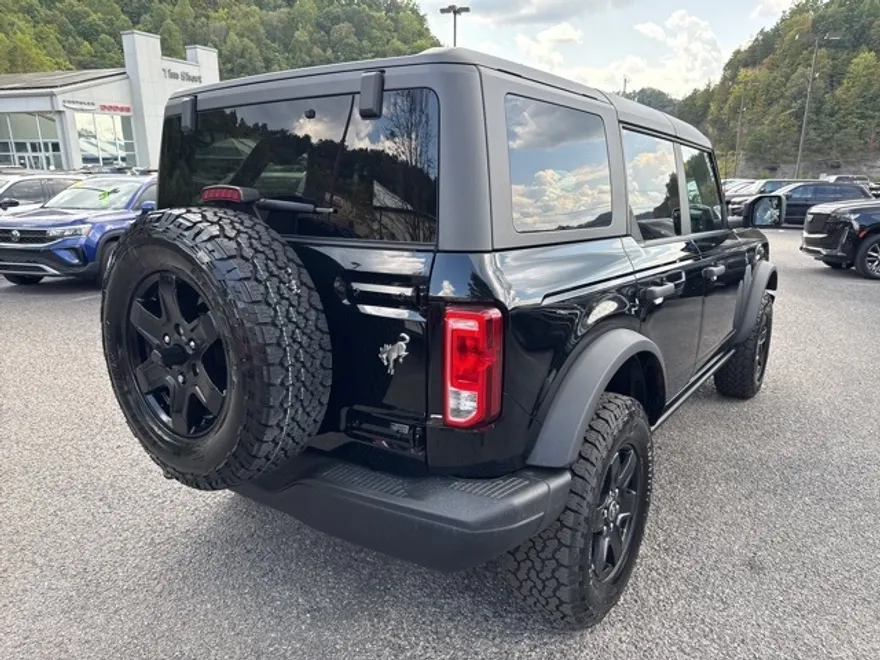 2024 Ford Bronco Black Diamond photo 1