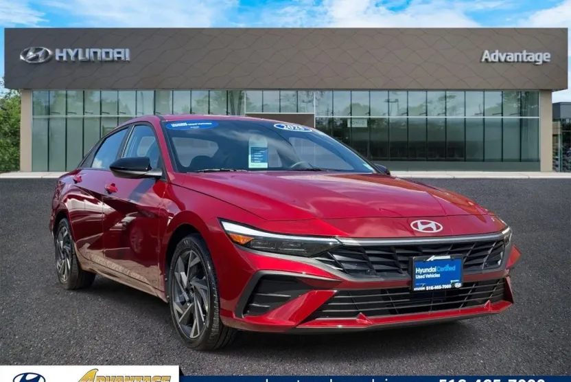 2025 Hyundai Elantra SEL Sport photo 1