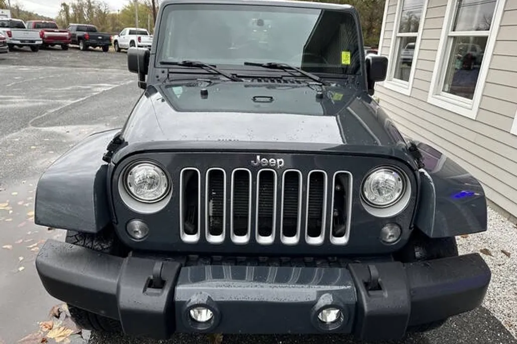 2017 Jeep Wrangler Unlimited Sahara photo 1