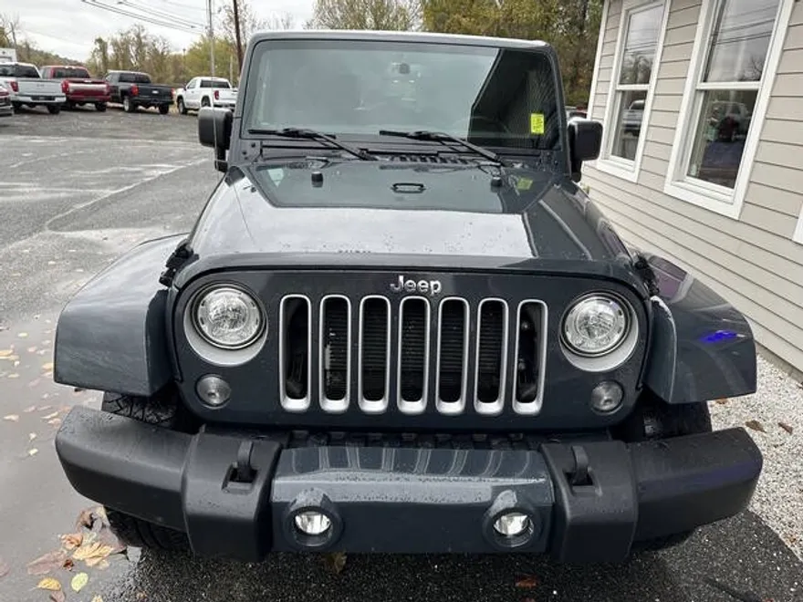 2017 Jeep Wrangler Unlimited Sahara photo 1