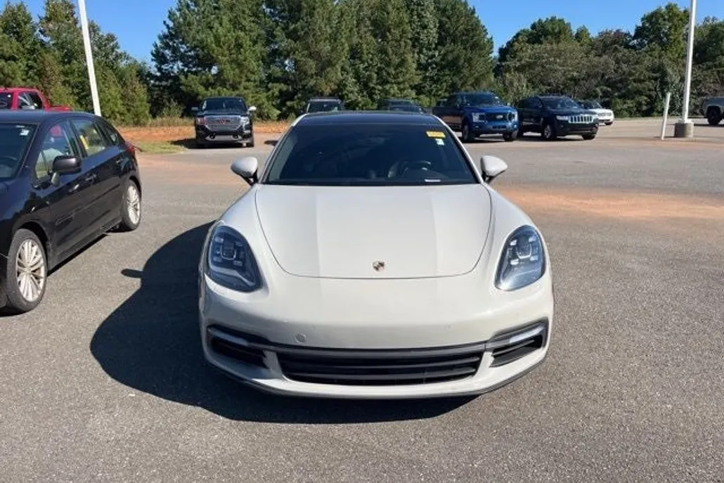 2018 Porsche Panamera 4 photo 1