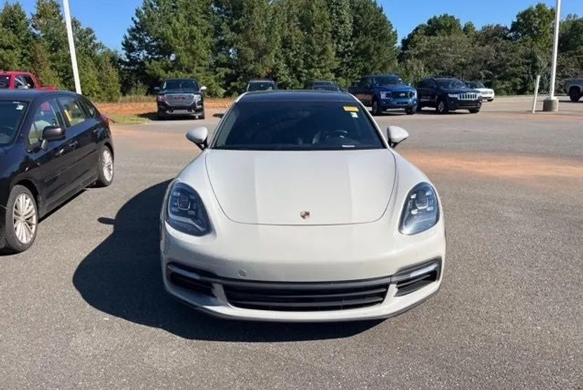 2018 Porsche Panamera 4 photo 1