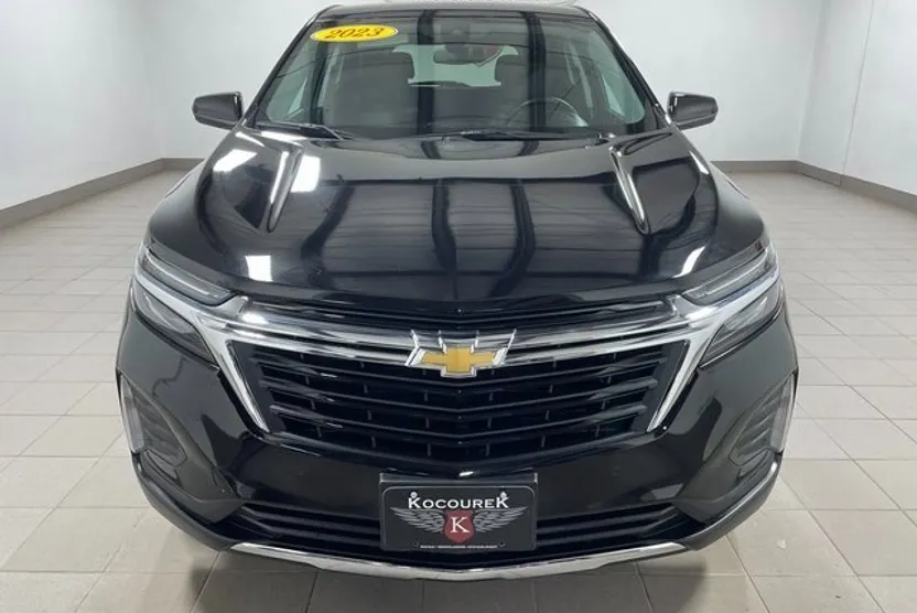 2023 Chevrolet Equinox LT photo 1