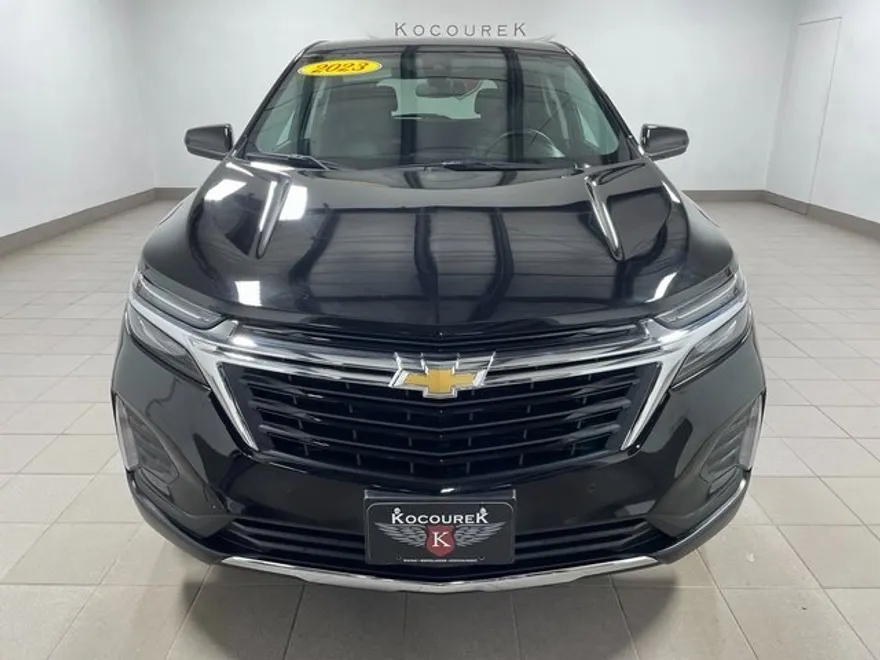 2023 Chevrolet Equinox LT photo 1