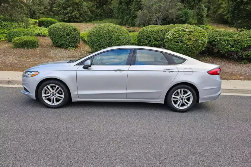 2018 Ford Fusion SE photo 1