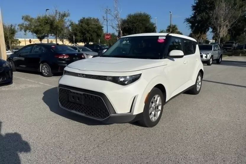 2024 Kia Soul LX photo 1