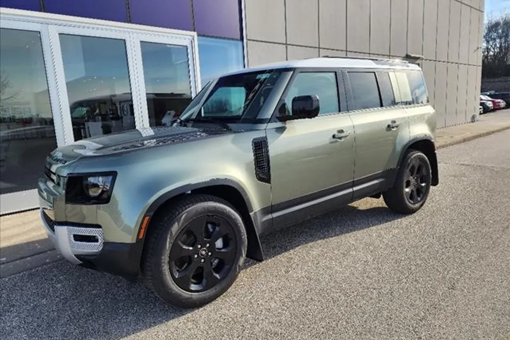 2025 Land Rover Defender 110 S photo 1