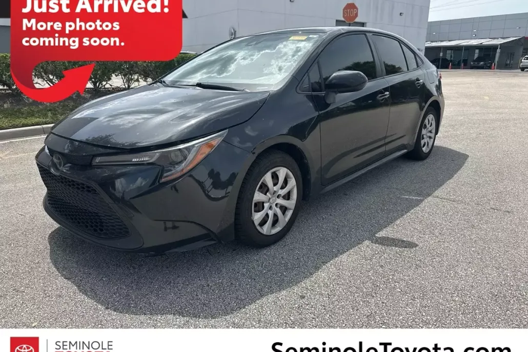 2020 Toyota Corolla LE photo 1