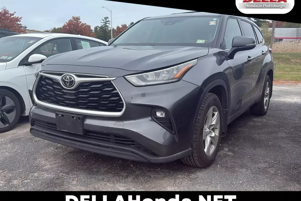 2020 Toyota Highlander LE photo 1