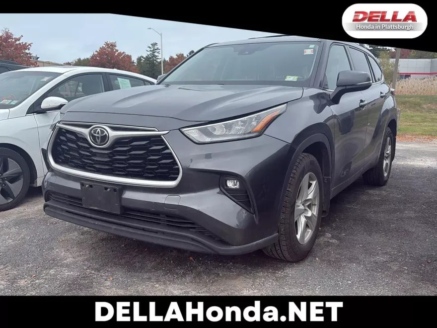 2020 Toyota Highlander LE photo 1