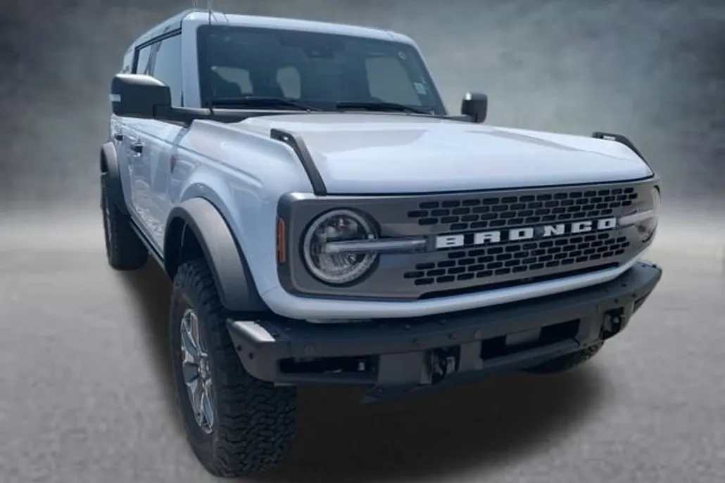 2025 Ford Bronco Badlands photo 1