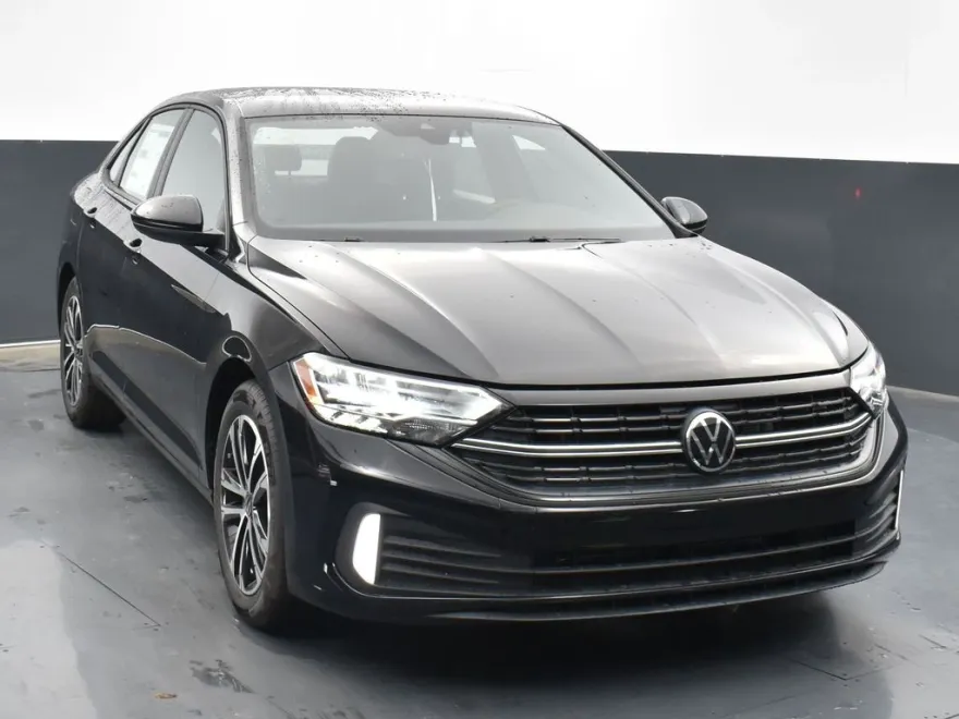 2024 Volkswagen Jetta Sport photo 1